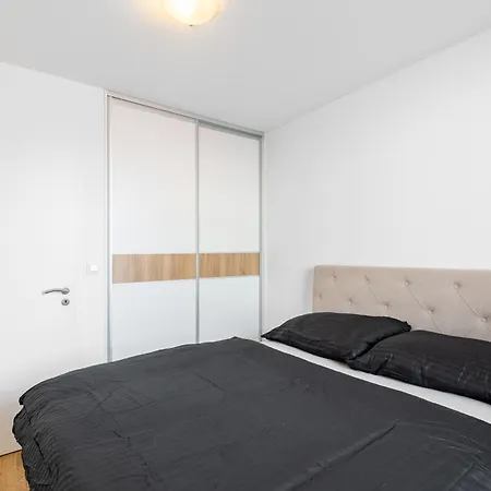 Leo Apartment - Ac & Free Parking Bratislava Exterior photo
