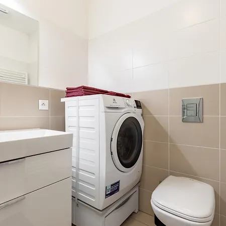 Leo Apartment - Ac & Free Parking Bratislava Exterior photo