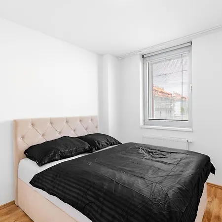 Leo Apartment - Ac & Free Parking Bratislava Exterior photo