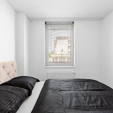 Leo Apartment - Ac & Free Parking Bratislava Exterior photo